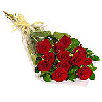 Convey your true feelings to the person you love by sending her this lovely bouq...
