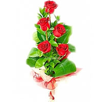 Classical bouquet of five splendid red roses, which will say everything instead ...