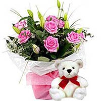 Fashionable Bundle of Roses and Lilies with a Bear Toy