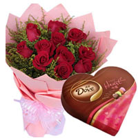 Aromatic Gift of Roses Bunch and a Box of Chocolate