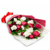 Fragrant 18 Significant Red N White Roses Bunch<br/><br/><br/>