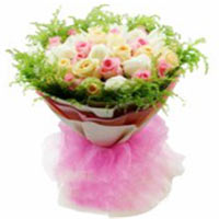Chic Assortment of Roses in a Vase<br/><br/>