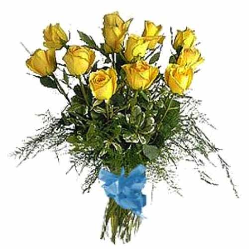 1 dozen yellow roses in a bouquet