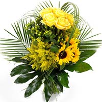 Give a little sun..<br>Sunflowers and roses wita a company of solidago and hype...