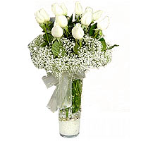 White Rose vase, transparent elegance. In this bouquet 11 white roses are arrang...