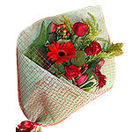 Send some loving memories to your loved one with  this red coloured bouquet, con...