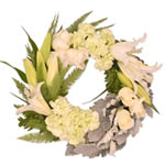 Honour the life of a loved one with the Polished Wreath. Tasteful, regal and ele...