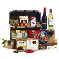 Riveting Wine n Gourmet Extravaganza Gift Hamper<br>