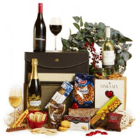 Smooth Luxury Affair Wine n Assortments Hamper<br>