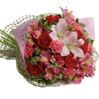 Elegant Combination of Vivid Flowers in a Bouquet<br>