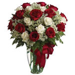 Pretty Red Roses in Vase