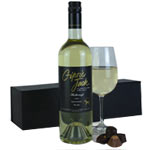 All Wine gifts are presented in stylish Glossy gif......  to Lochlaunshire