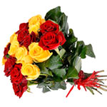 Die Einfachheit dieses Rosenstraues war unser Grundgedanke, rot - gelbe Rosen p...