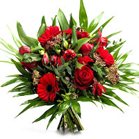 A romantically festive, pure red bouquet of roses ...