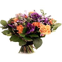 This bouquet says thanks for a great party. A spec...