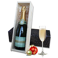 Be happy by sending this Excellent Champagne Box t...