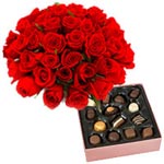 Bunch Of 15 Roses With Chocolate