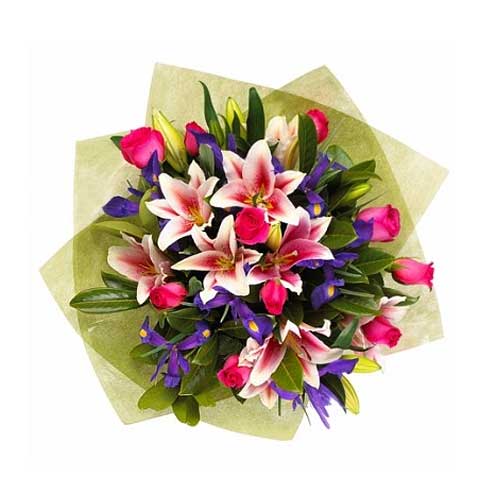 Let your passions free and confess your love with this lush bouquet in pink, tie...
