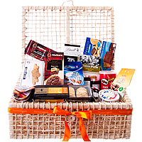 Just click and send this Attractive Royal Basket o......  to Holambra