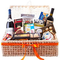 Crafty Gourmet Treat Festive Hamper with Red Wine