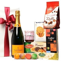 Energetic Lifes Little Pleasure Gourmet Wine Hamper