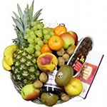 Extraordinary Greeting Fruit Basket with Champagne and Chocolates