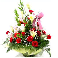 Present to your beloved this Captivating Deep Love Colorful Flower Bouquet and c...