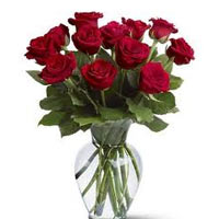 Cheerful Presentation of 12 Red Roses in a Glass Vase