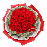 30 red roses with babybreath and green, beautiful hand banquet....