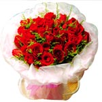 Fresh Clustered Bouquet of Red Roses Delight