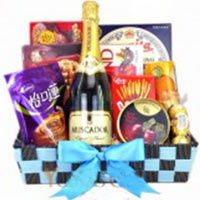 Viscous Champagne Elegance Gift Basket