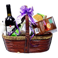 Memorable Spanish Wine N Gourmet Edibles Gift Basket