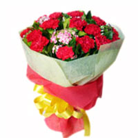 18 red carnations, match greenery. (The picture is......  to Honghe