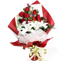 Greet your dear ones with this Graceful Hand-tied ......  to Huadu