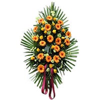  Choosing This wreath of orange gerbera and rose to forgive you of a loved one. ...