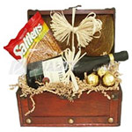 Attractive Christmas Hampers with a Scintillating Handmade Basket