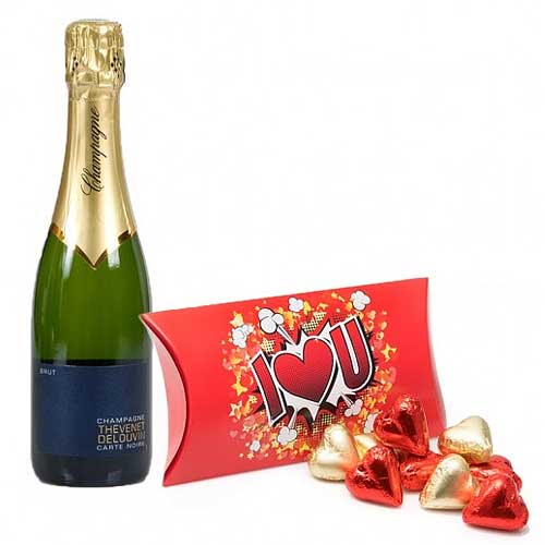 Appealing Champagne N Heart Chocolates Gift Combo for Your Valentine