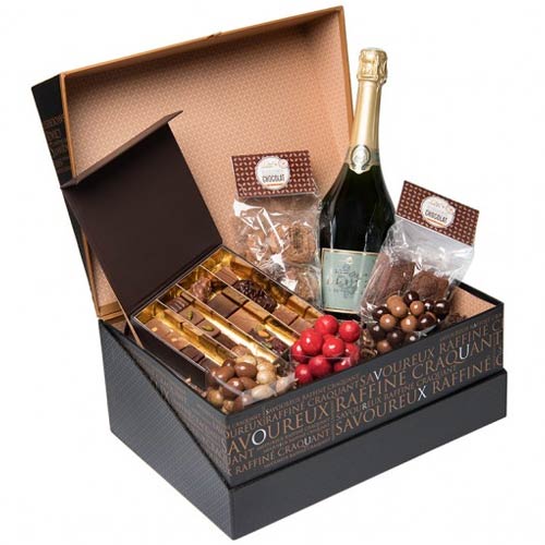 Special gift for special people, this Luxurious Gourmet Hamper for Magnificent E...