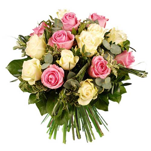 Attractive Bouquet of Blossoming Mixed Roses