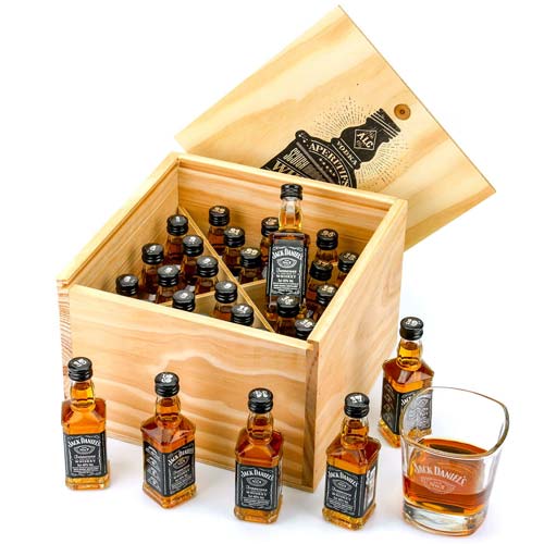 Outstanding Cocktail Party Whiskey Gift Set