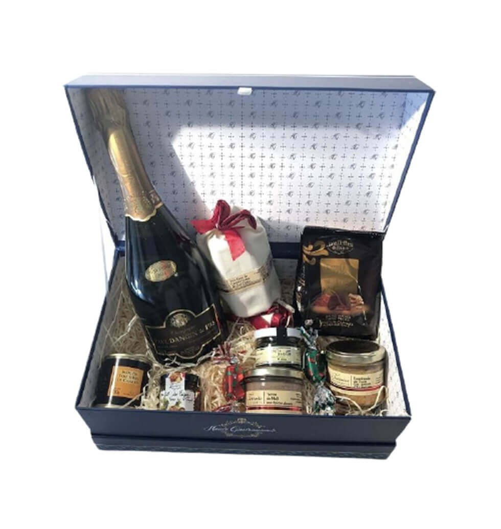 Gourmet Christmas gift box containing superb first...