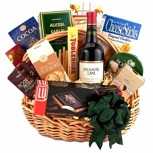 Traditional Wine and Gourmet Delight Basket