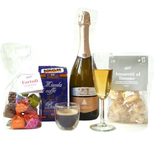 Dreamy Superior Selection Wine N Delight Gift Basket