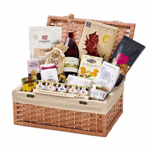 Exquisite Gift Basket of Wine N Gourmets