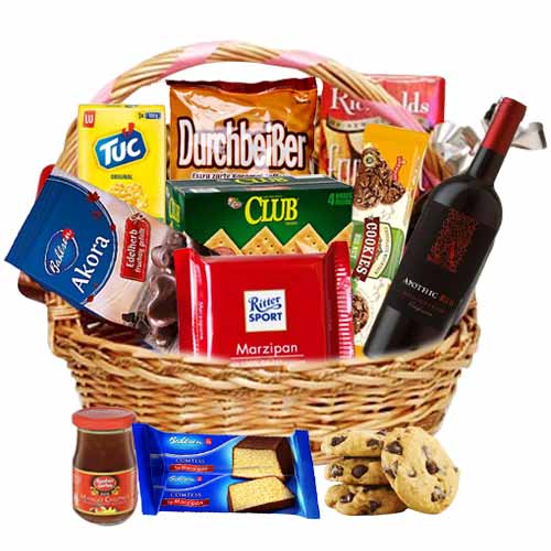 Be happy by sending this Entertaining Hamper of Wi...