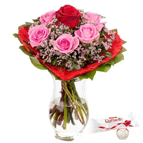A fabulous gift for all occasions, this Seasonal Bouquet of Flowers with Vase N ...