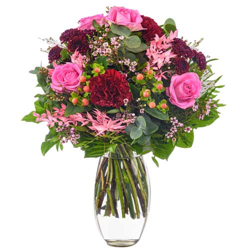 Dazzle your loved ones by gifting them this Alluring Mix Flower Bunch with Vase ...