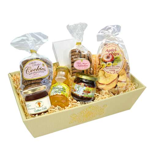 Keep up the spirit of parties with this Good Family Time Treat Gift Hamper that ...