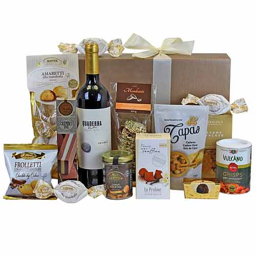 Present to your beloved this Delicate Toast of Elegance Wine N Gourmet and creat...