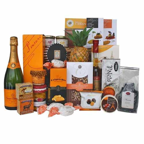 Pretty gift for a pretty person as this Best Collection Gourmet N Wine Gift Hamp...